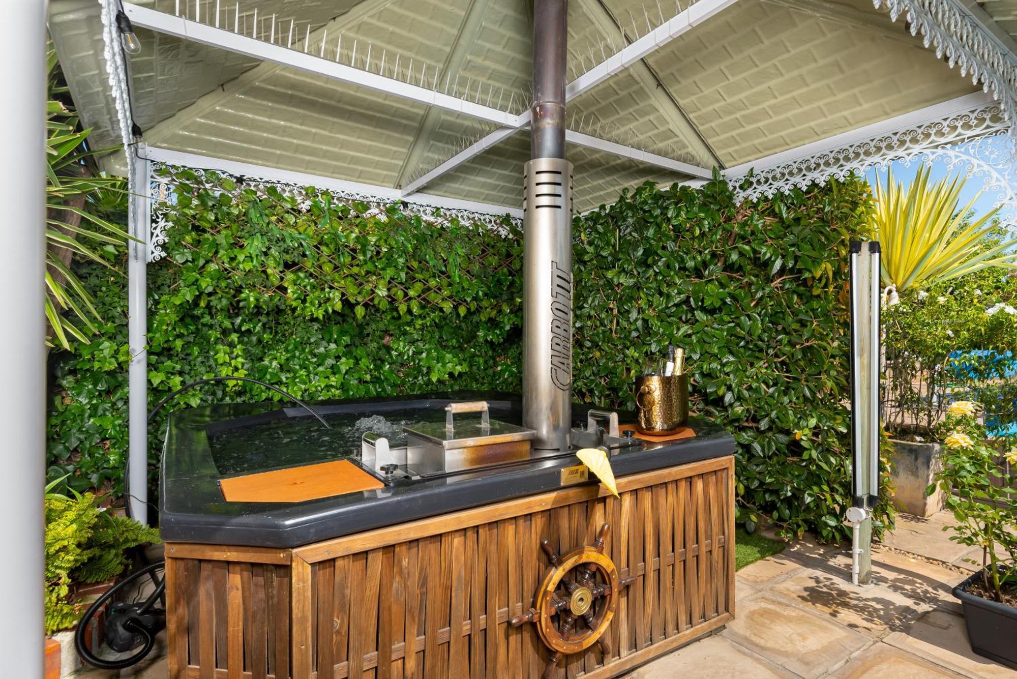 Meerendal Cottage-Affordable Luxury-Private Garden With Pool & Hot Tub Cidade Do Cabo Exterior foto
